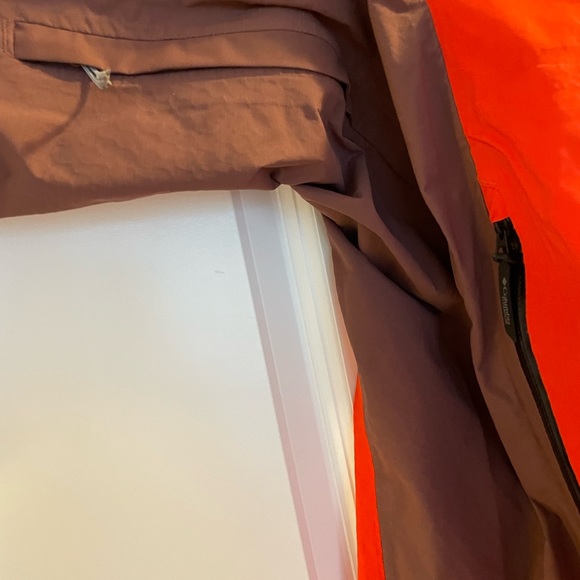 Men’s Columbia Rain Jacket - Picture 3 of 6